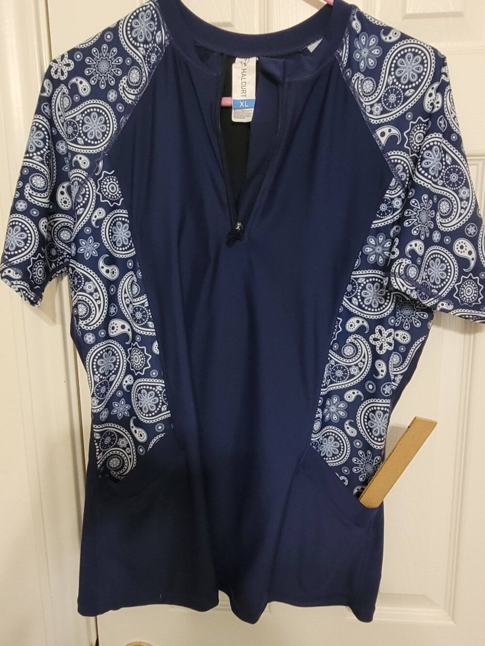 Rashgaurd swimsuit top/coverup
